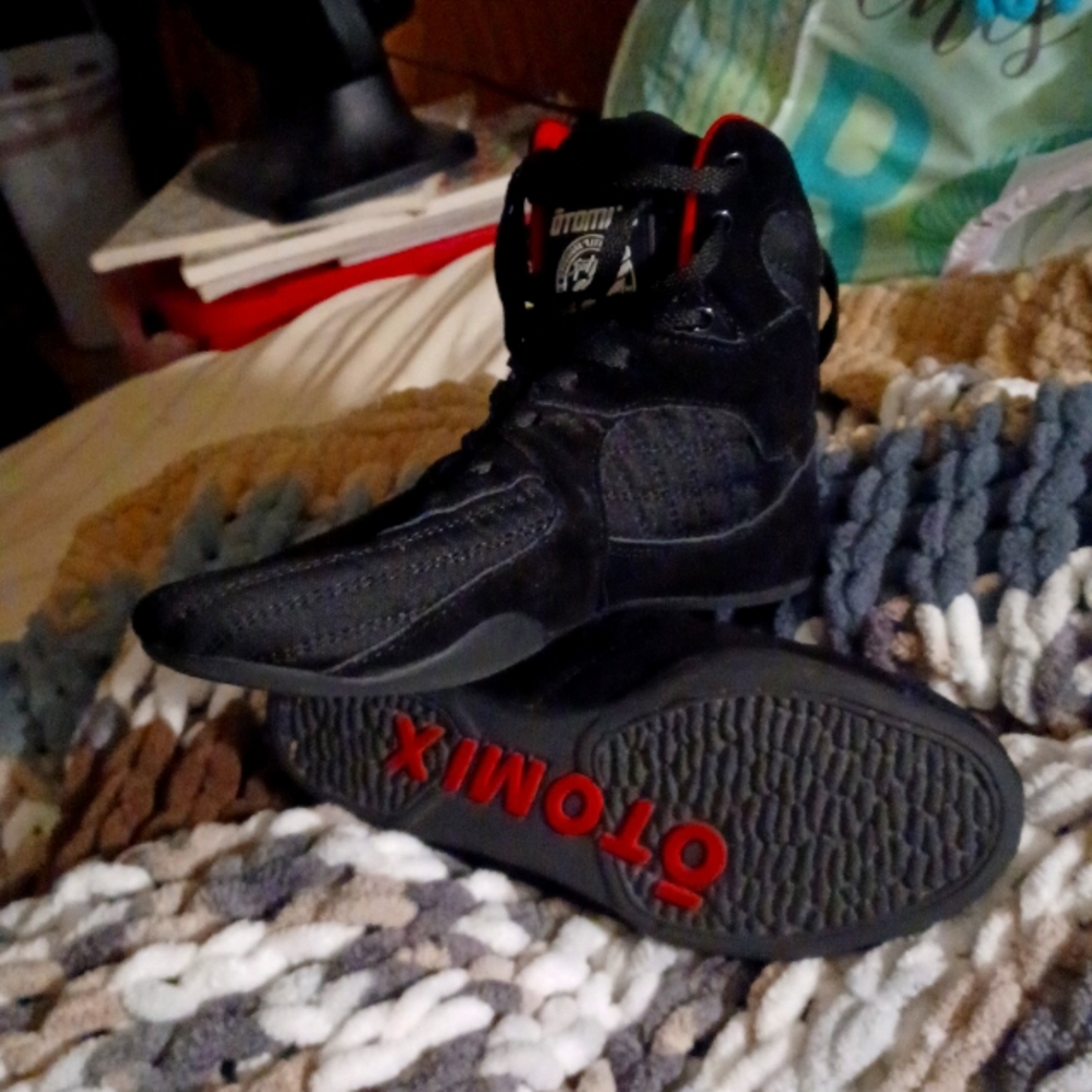 Otimix black athletic shoe size 8men/9.5women